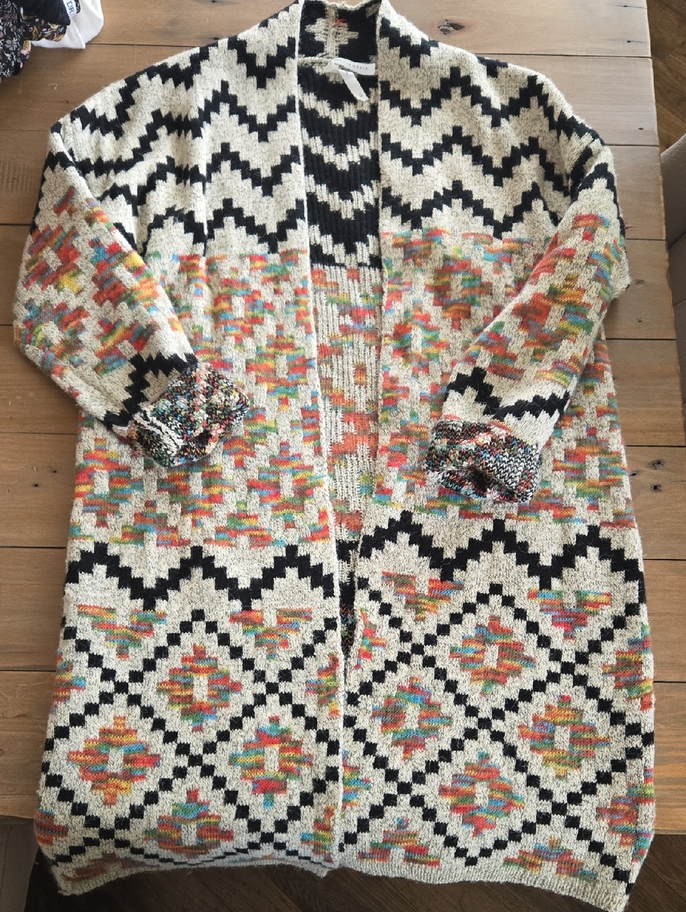 debut Black and Cream Knit Sweater with Textured Pattern